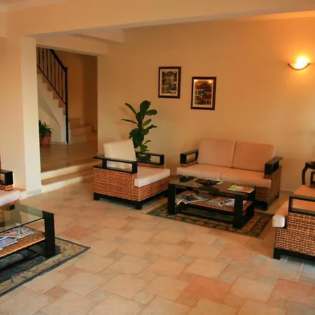 Asiyan Hotel *